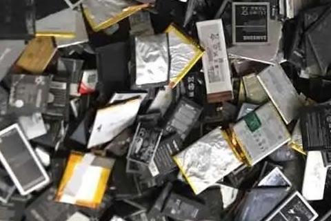 ㊣金乡羊山收废弃钛酸锂电池☯大量回收旧手机电池☯废铅酸电池回收价格